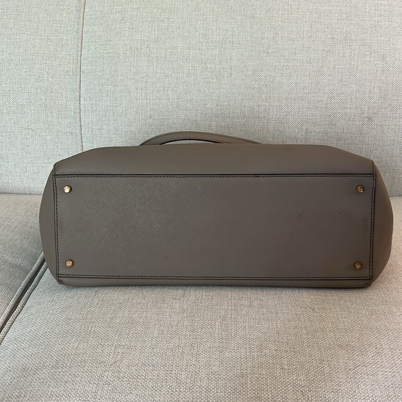 Tory Burch Robinson Tote - Picture 6 of 6